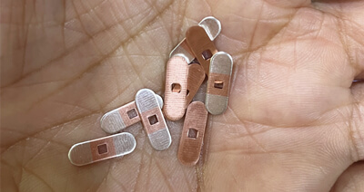 Отгрузка для штамповок, выполненных серебряной инкрустацией.